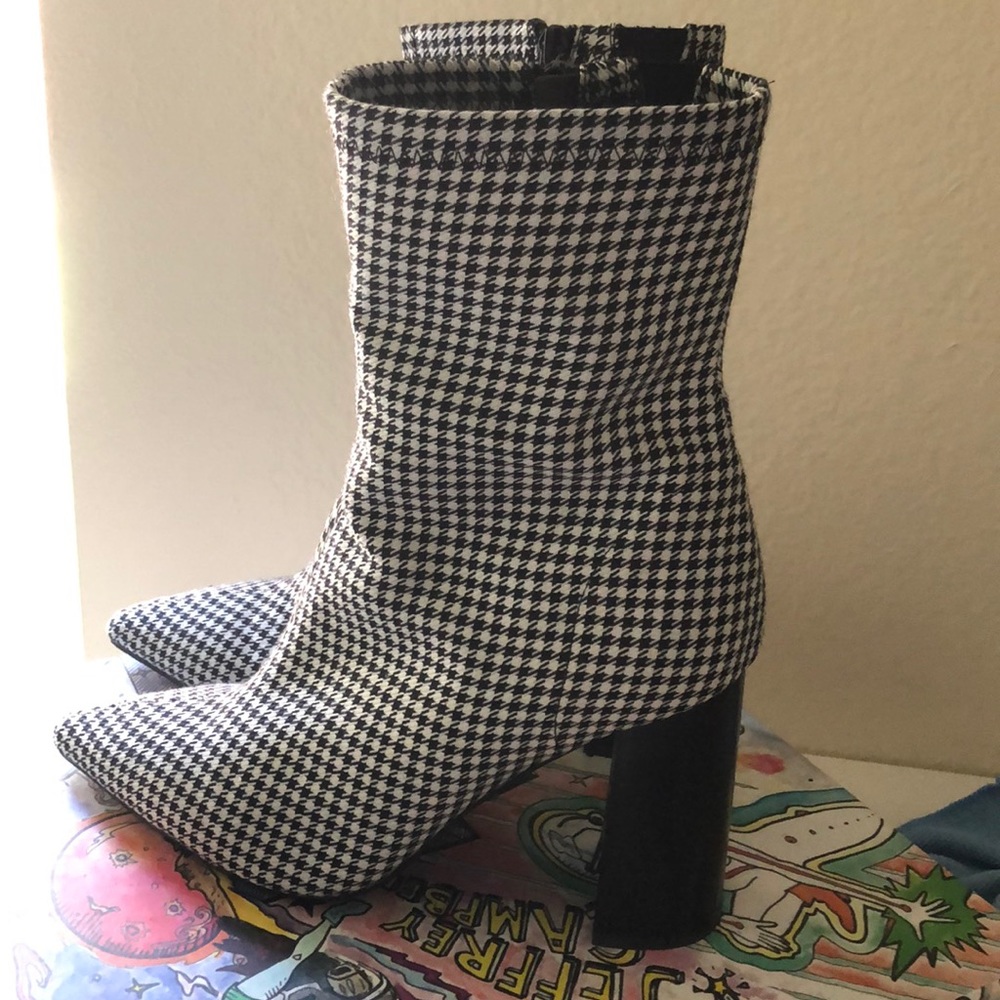 Ankle booties in houndstooth